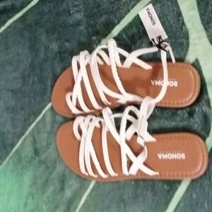 WHITE SANDALS 7-8 size MEDIUM